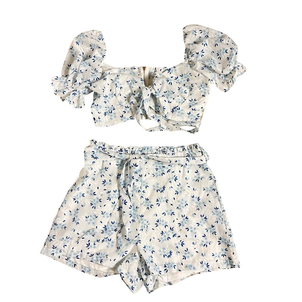 2 Piece Floral Blue and White Short Set Sz Large